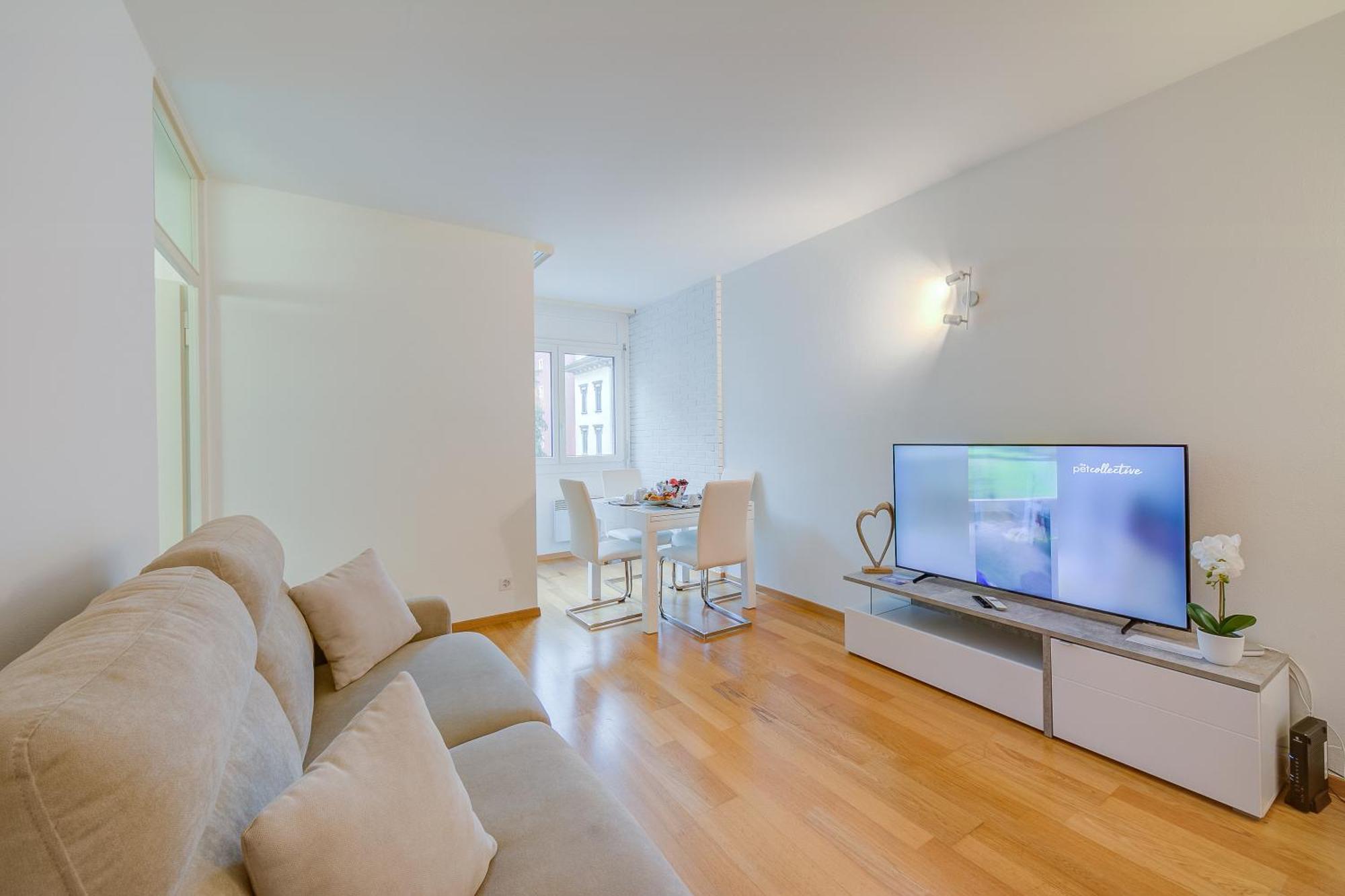 Place - Happy Apartment *